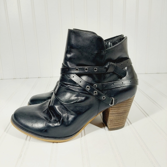 New Bella Vita Leather Strappy Block Heel Ankle Booties B144 - Picture 1 of 11